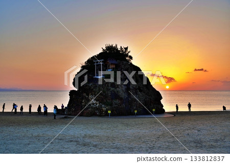 稻佐海灘的日落(日本遺產「出雲,落日聖地」) 稻佐海灘的日落(日本遺產「出雲,落日聖地」) 133812837