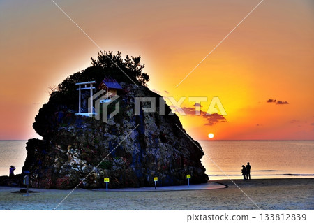 稻佐海灘的日落(日本遺產「出雲,落日聖地」) 稻佐海灘的日落(日本遺產「出雲,落日聖地」) 133812839