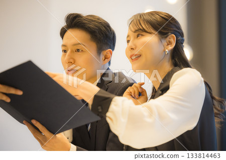 Couple in a hotel restaurant 133814463