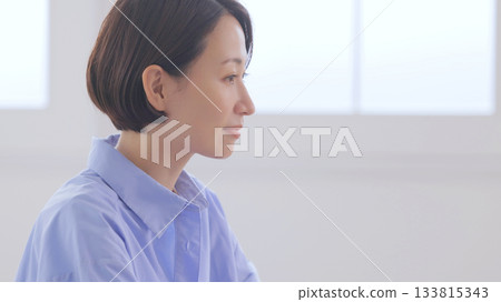 一個女人開會 一個女人開會 133815343