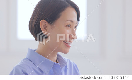 一個女人開會 133815344
