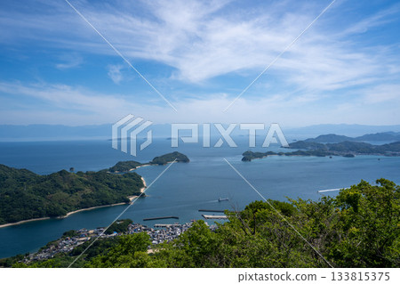 平靜的瀨戶內海和美麗的島嶼 平靜的瀨戶內海和美麗的島嶼 133815375