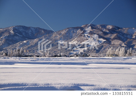 Minamiuonuma City (Ishiuchi district) on a winter morning 133815551