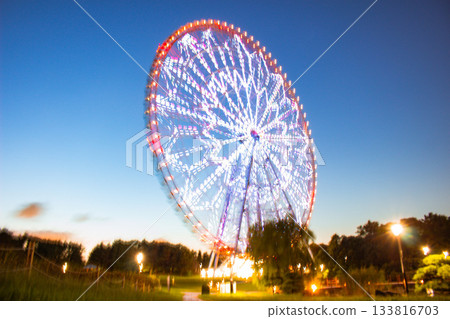 Ferris wheel dyed at dusk 133816703