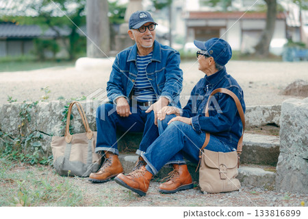 Senior couple visiting a shrine Senior couple visiting a shrine 133816899