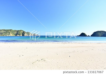 The beautiful sea and sandy beach of Yumigahama in Minamiizu 133817067