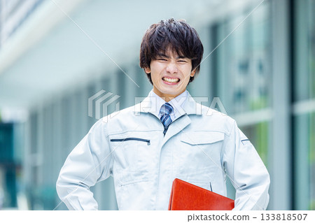 一位年輕的工程師 133818507