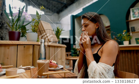 Elegant Dining Experience in a Cozy Caf Elegant Dining Experience in a Cozy Caf 133818627