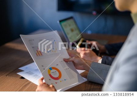 Business people holding graphs and data analysis materials 133818954