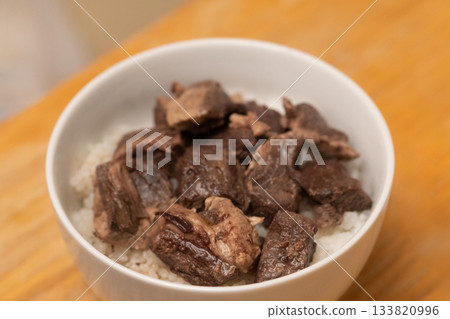 Image of bigeye tuna stewed rice bowl Image of bigeye tuna stewed rice bowl 133820996