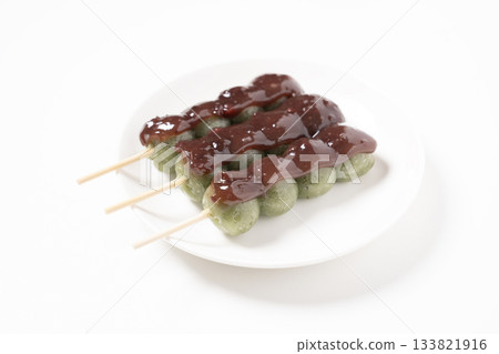 盤子裡的艾草餃子 133821916