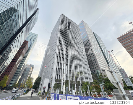 Keidanren Kaikan (center of photo. Otemachi, Chiyoda Ward, Tokyo. Japan Business Federation, Sumitomo Forestry Headquarters, Federation of Electric Power Companies, etc.) Keidanren Kaikan (center of photo. Otemachi, Chiyoda Ward, Tokyo. Japan Business Federation, Sumitomo Forestry Headquarters, Federation of Electric Power Companies, etc.) 133823504