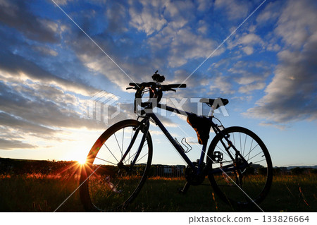 Dusk | Bicycle | Silhouette | Setting Sun Dusk | Bicycle | Silhouette | Setting Sun 133826664