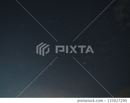 The Winter Triangle stretching out beyond the clouds (20251126035131) 133827299