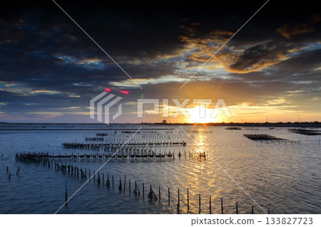 Setting sun 133827723