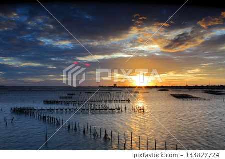 Setting sun 133827724