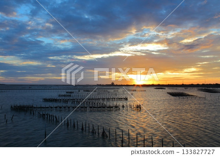 Setting sun 133827727