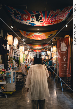 Toyosu - A lively store aisle and the back of a woman Toyosu - A lively store aisle and the back of a woman 133828597