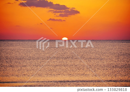 在海上日落 在海上日落 133829818