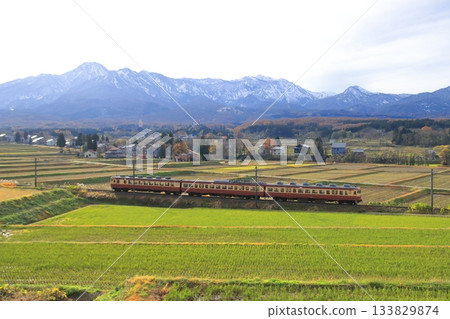 Echigo Tokimeki Railway 455 and 413 series trains speeding with the majestic Northern Alps in the background (Photo taken on November 23, 2025) Echigo Tokimeki Railway 455 and 413 series trains speeding with the majestic Northern Alps in the background (Photo taken on November 23, 2025) 133829874