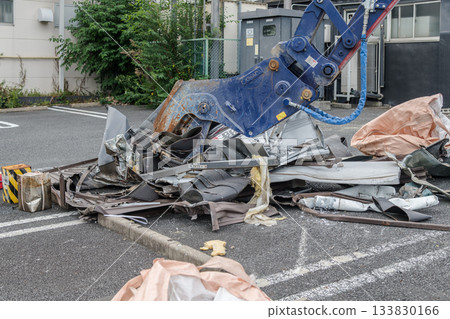 [商店拆除和重型機械] 133830166