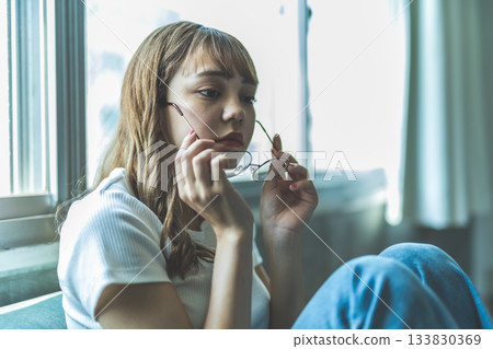 Cute girl portrait 133830369