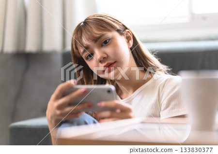 可愛女孩肖像 133830377