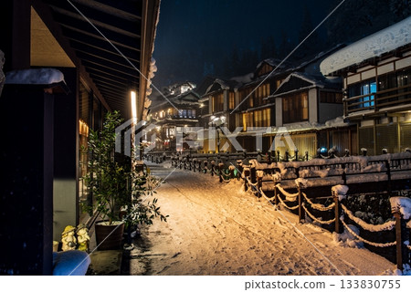 冬夜的銀山溫泉 冬夜的銀山溫泉 133830755