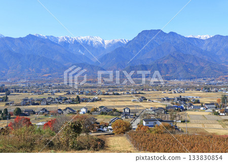 深秋的安曇野和北阿爾卑斯山 深秋的安曇野和北阿爾卑斯山 133830854