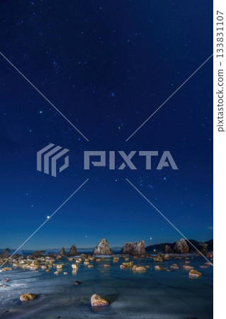 A fantastic collaboration between Hashigui Rock and the starry sky 133831107