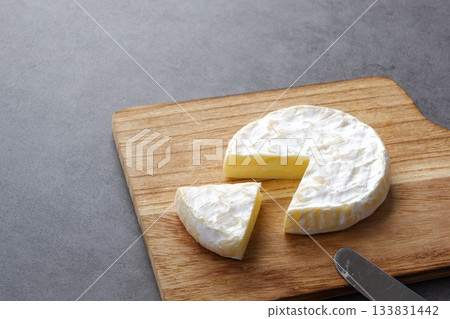 起司 - 美味的卡門貝爾起司 起司 - 美味的卡門貝爾起司 133831442