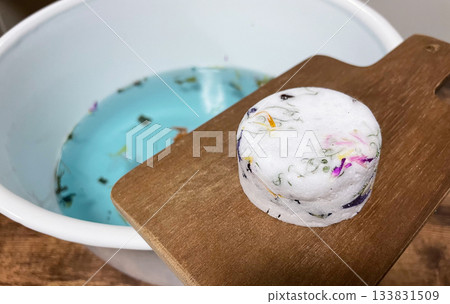 泡澡球：享受充滿溫暖草本香氣的放鬆沐浴時光 133831509