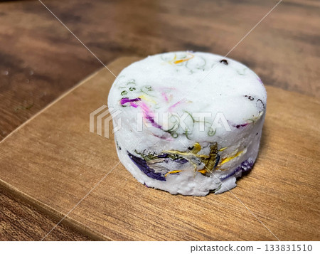 泡澡球：享受充滿溫暖草本香氣的放鬆沐浴時光 133831510