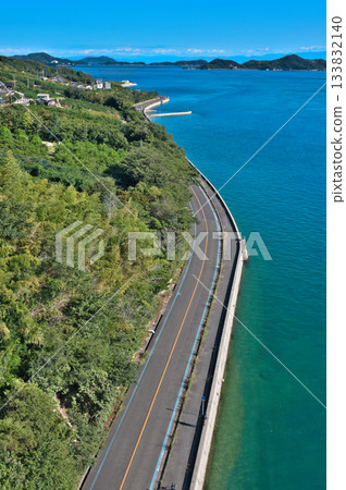 從多多良橋眺望瀨戶內海和車道。 133832140