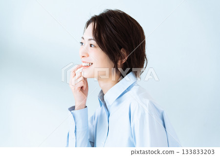 Young woman who cares about her teeth 133833203