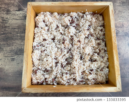 We carefully cooked red rice for the celebration. 133833395