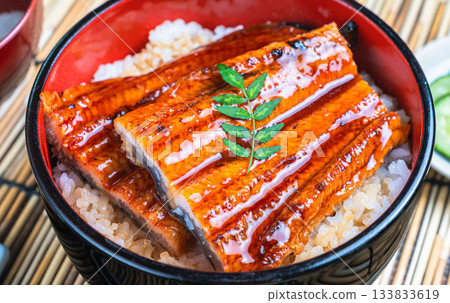 狗日牛節吃的鰻魚碗 133833619