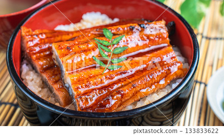 狗日牛節吃的鰻魚碗 133833622