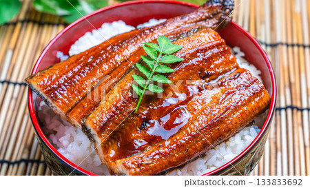 狗日牛節吃的鰻魚碗 133833692