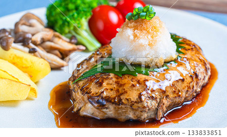 Grated hamburger steak and assorted vegetables Grated hamburger steak and assorted vegetables 133833851