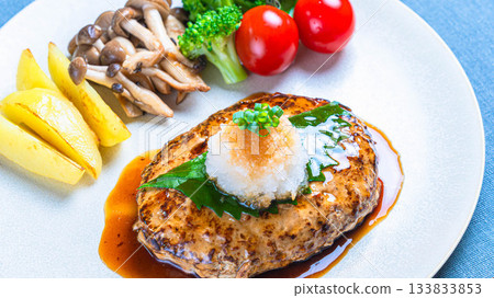 Grated hamburger steak and assorted vegetables 133833853