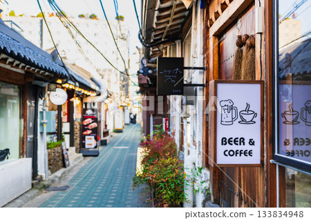 Ikseon-dong, Seoul: An alley lined with cafes Ikseon-dong, Seoul: An alley lined with cafes 133834948