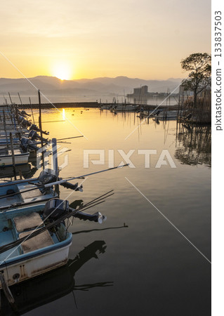 多哥池塘的黎明 133837503