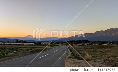 The road leading to the mountains and the evening sky 133837978