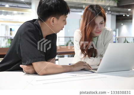 Work Presenting Work Presenting 133838831