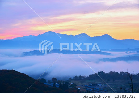 Echigo Mikoyama dawn of the sea of clouds morning glow Echigo Mikoyama dawn of the sea of clouds morning glow 133839325