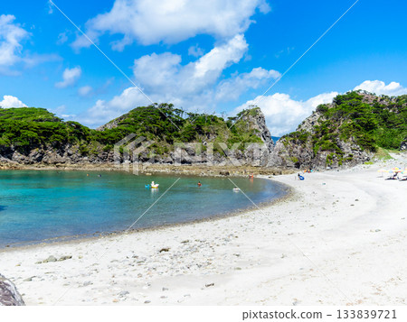 The beautiful sea of Shikinejima - Tomari Beach The beautiful sea of Shikinejima - Tomari Beach 133839721