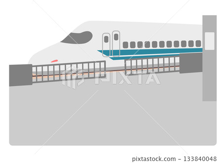 新幹線列車停靠在月台上。 133840048