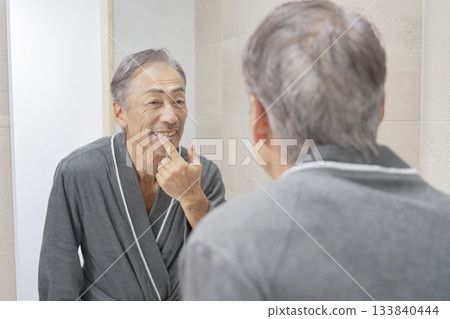 老年男性皮膚問題 133840444