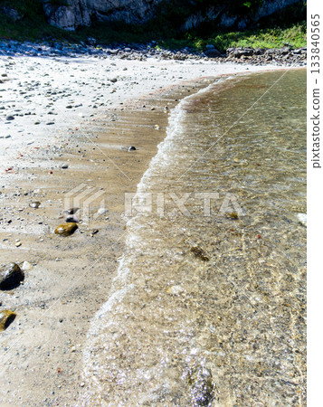 背景資料：波光粼粼的海岸 133840565